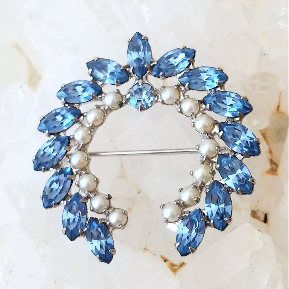 Beautiful Vintage B David Signed Rhinestone and Pearl Swag Brooch Pin
